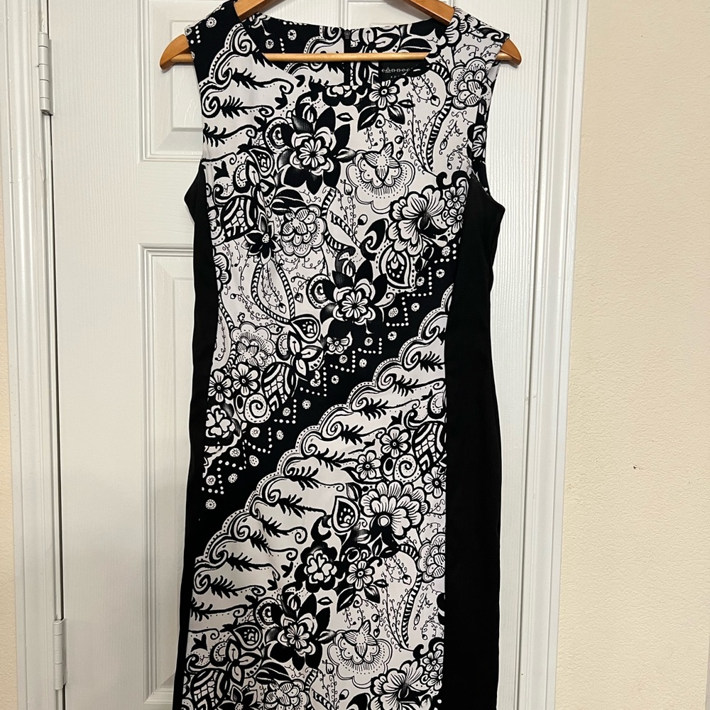 Beautiful black and white print sleevless dress